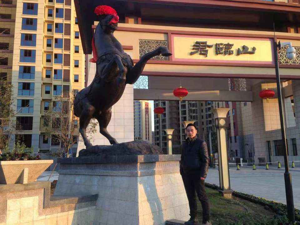 3375fa0524122f474c77a55e6606049f5a2620f0 江毅-百乐博雕塑专家照拂有关图片
